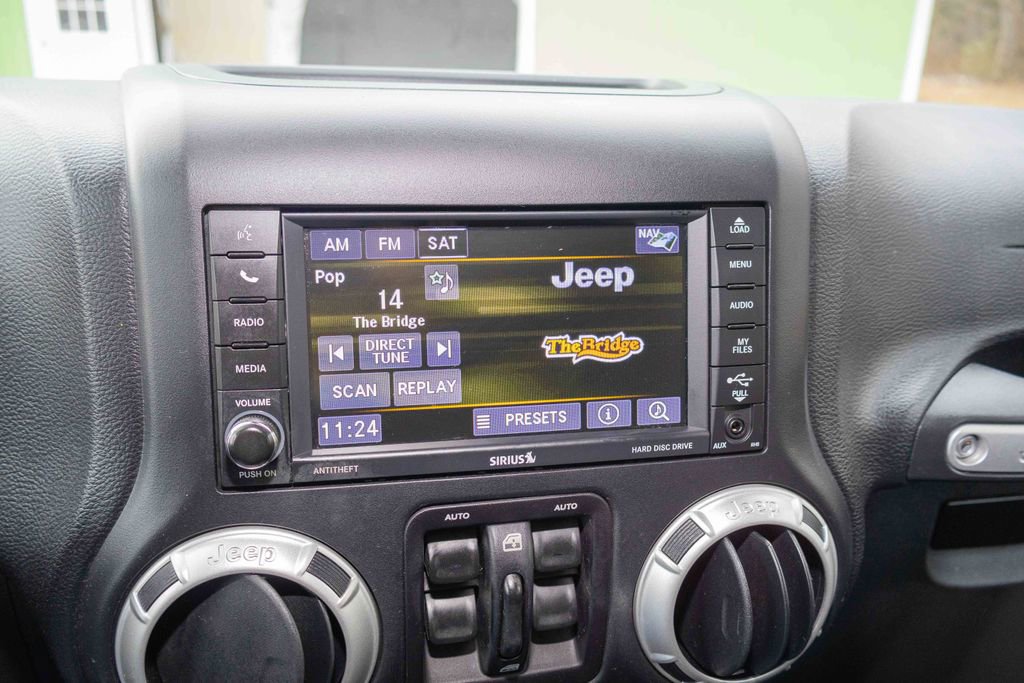 Used 2018 Jeep Wrangler Unlimited Rubicon w/ Cold Weather Group image 16