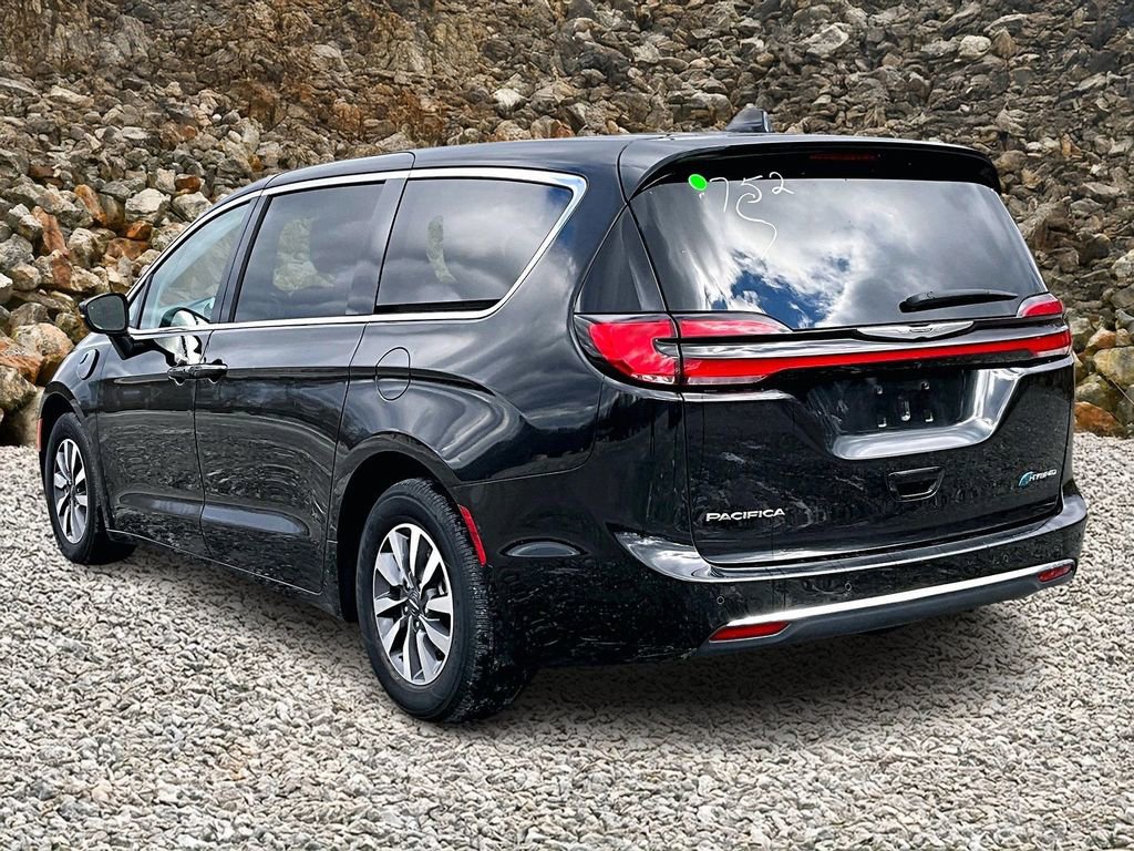 Used 2023 Chrysler Pacifica Touring-L image 11