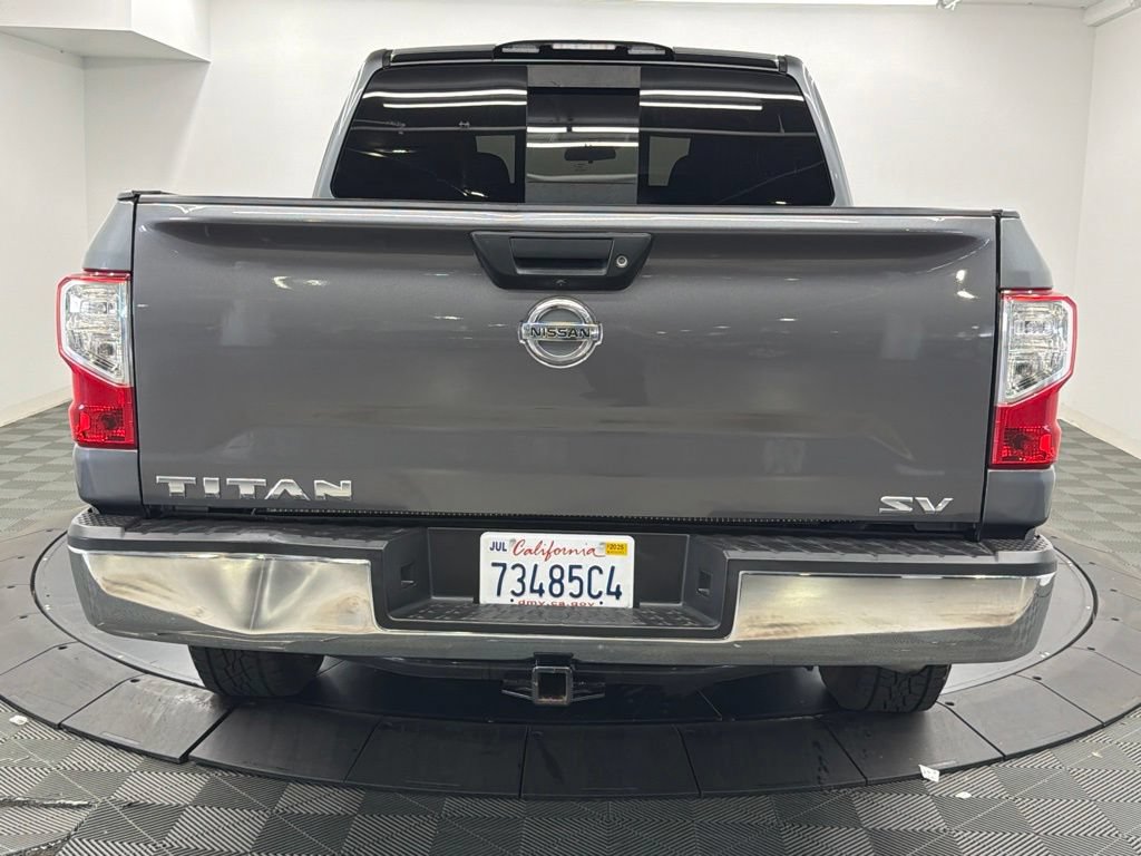 Used 2018 Nissan Titan SV RWD image 11