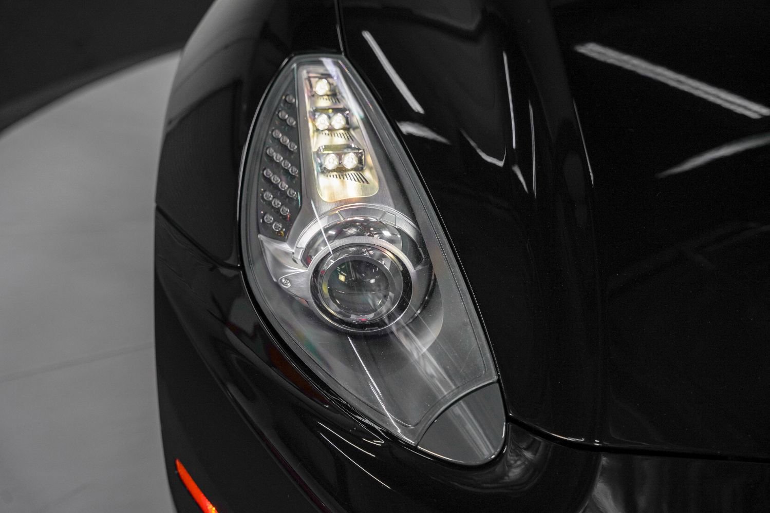 Used 2010 Ferrari California RWD image 15