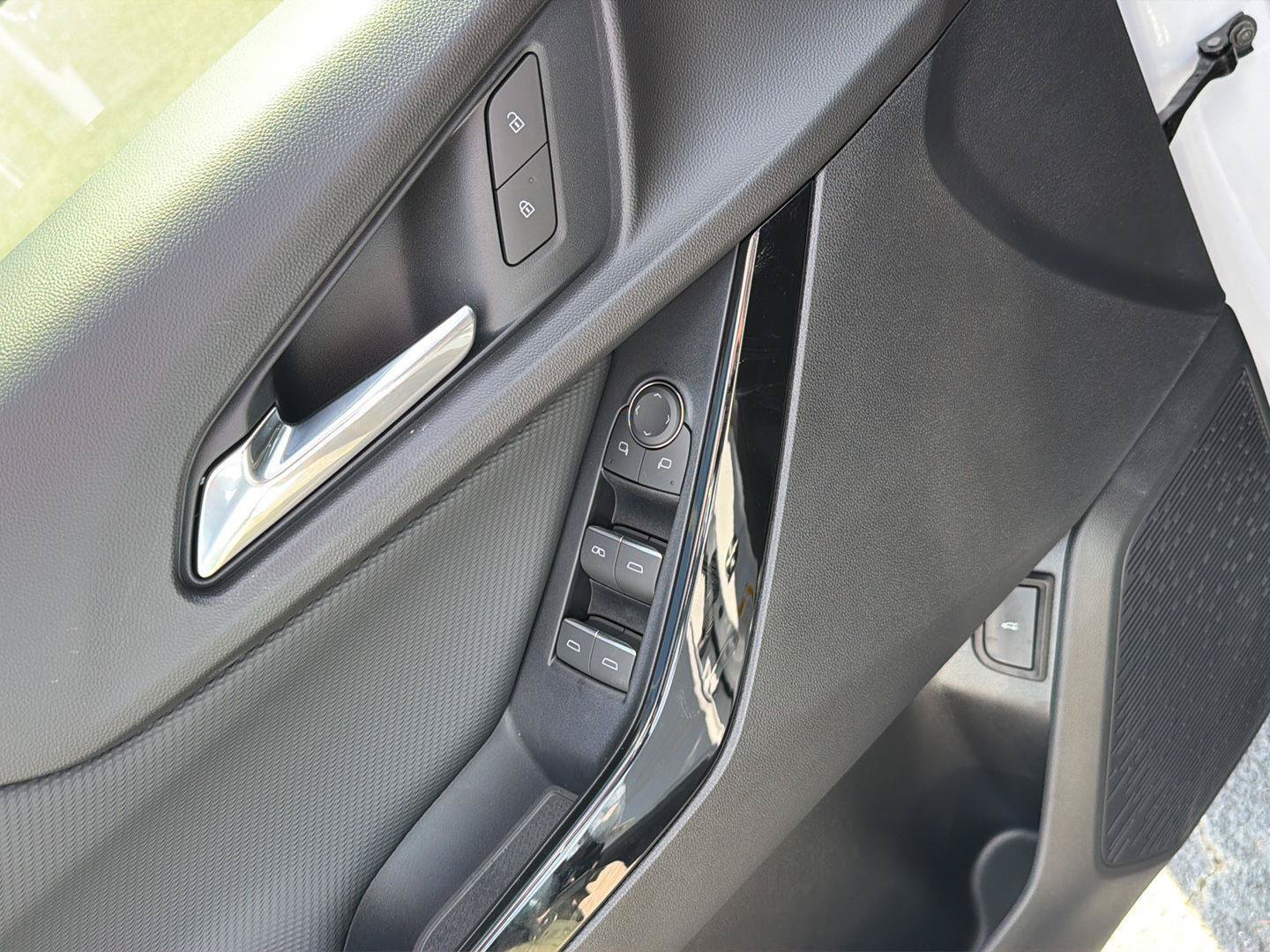 New 2027 Chevrolet Equinox RS FWD image 31