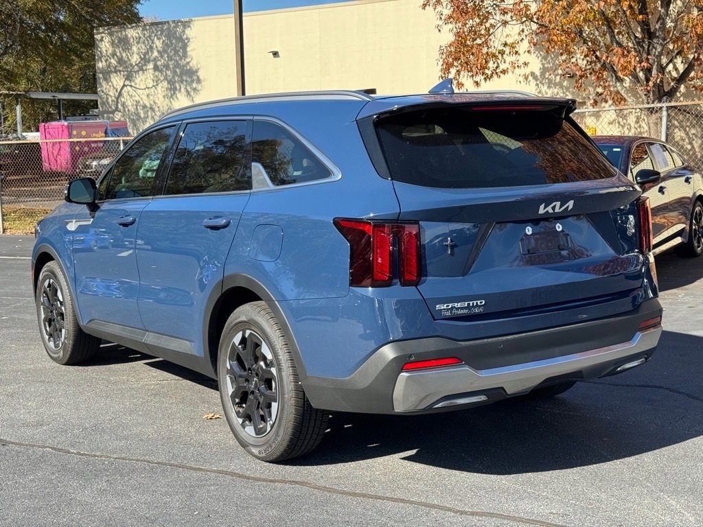 Used 2025 Kia Sorento S w/ Panoramic Sunroof Package image 5