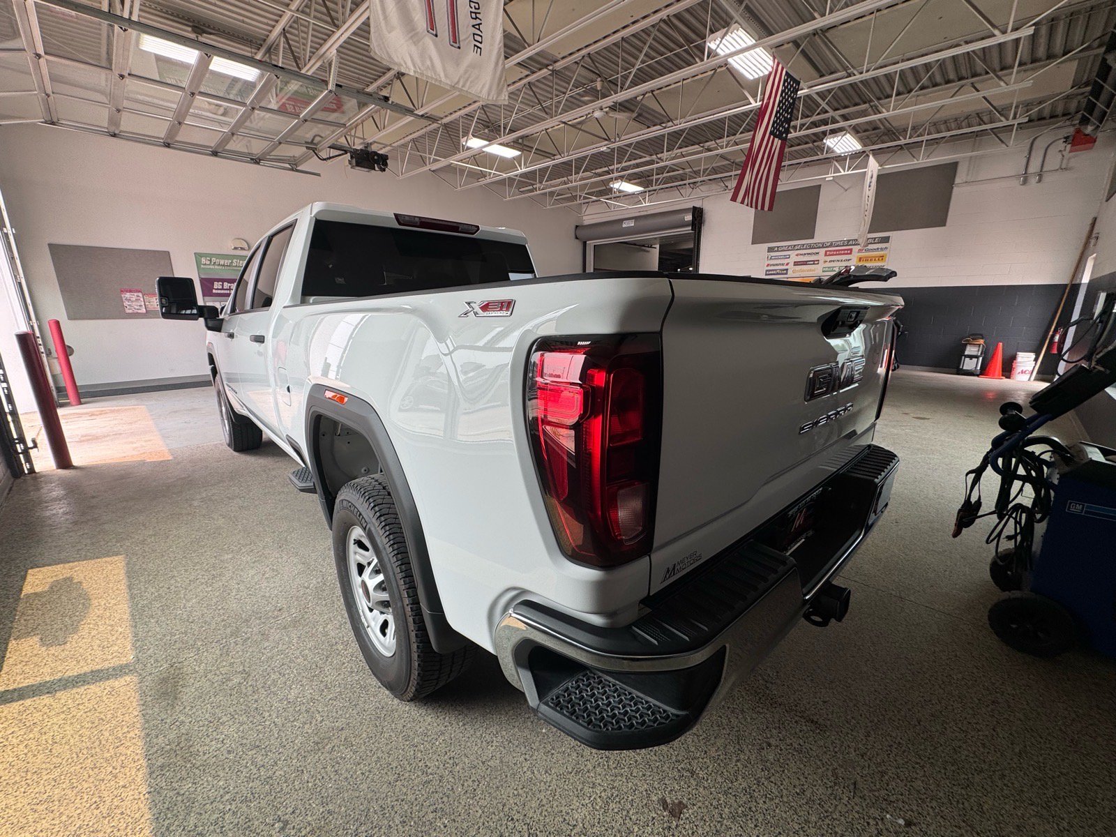 Used 2025 GMC Sierra 2500 Pro w/ Convenience Package AWD/4WD image 7