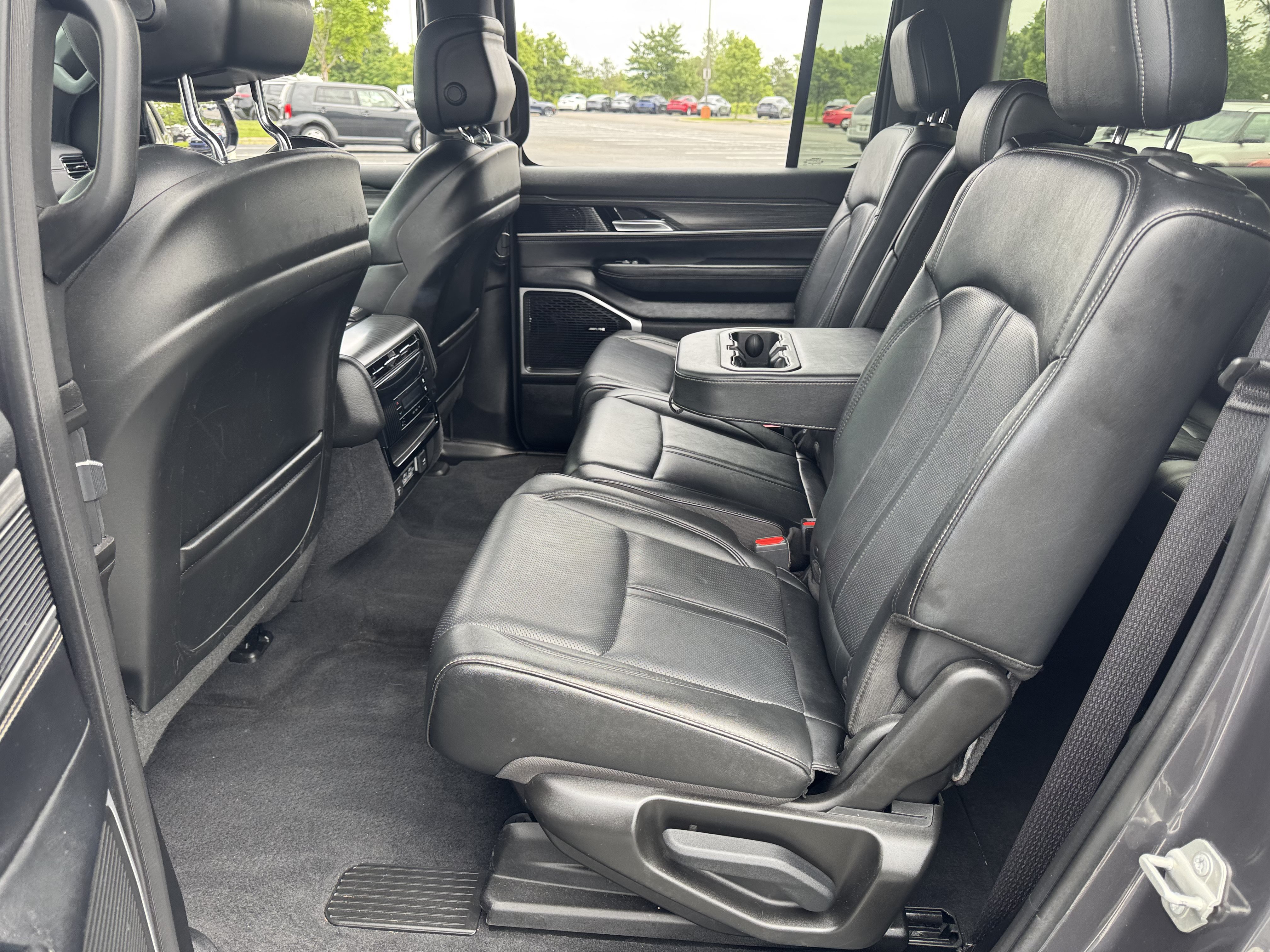 Used 2024 Jeep Wagoneer L Series III w/ Flexible Seating Group AWD/4WD image 16