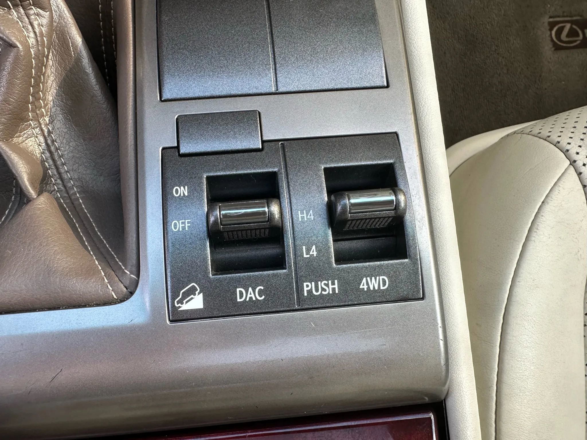 Used 2011 Lexus GX 460 image 38