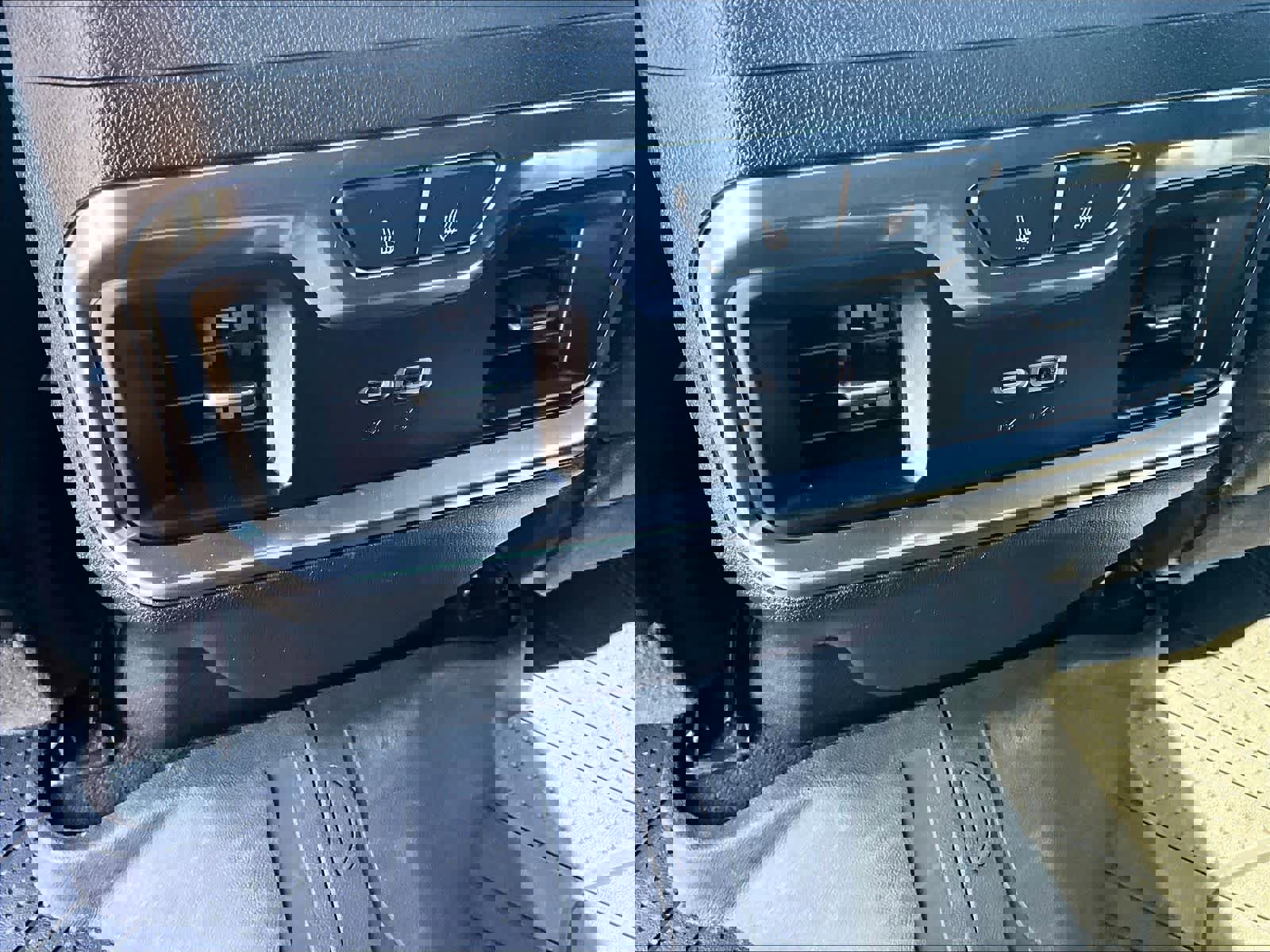 Used 2022 Chevrolet Silverado 1500 High Country w/ Technology Package image 25