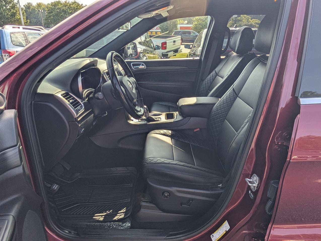 Used 2021 Jeep Grand Cherokee Laredo AWD/4WD image 14