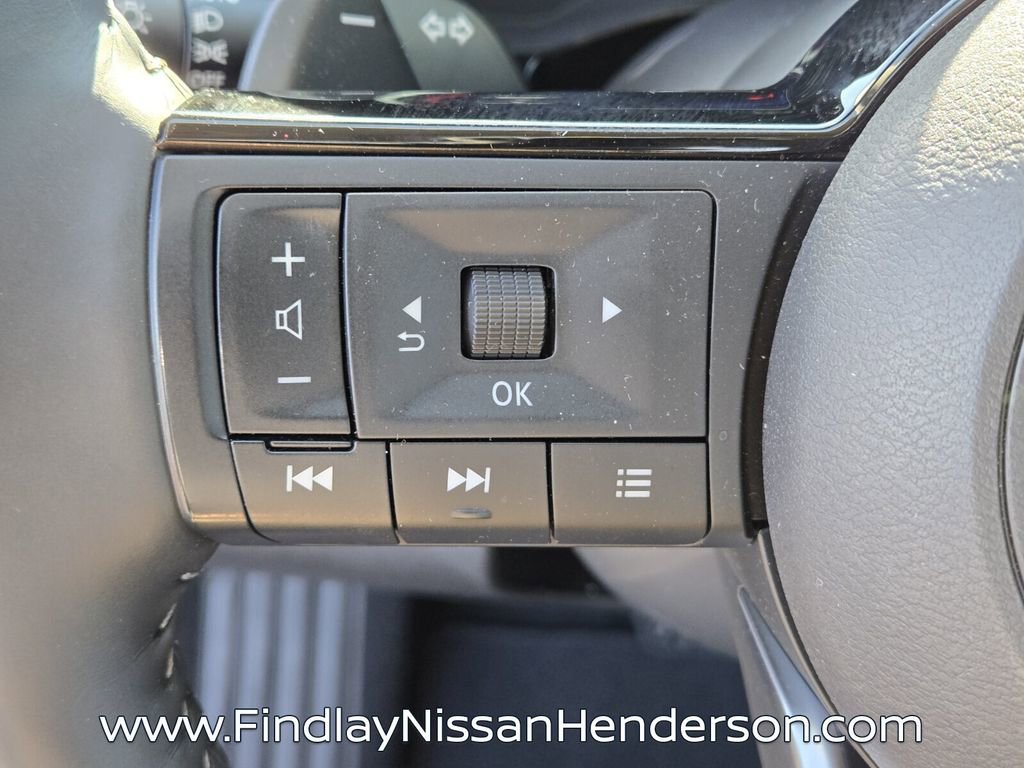 Used 2025 Nissan Pathfinder Platinum AWD/4WD image 25