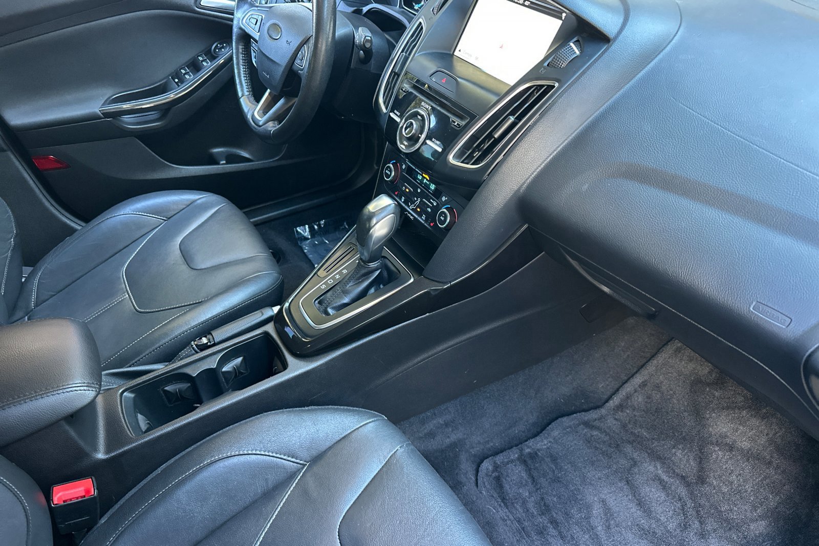 Used 2016 Ford Focus Titanium w/ Titanium Technology Package image 13