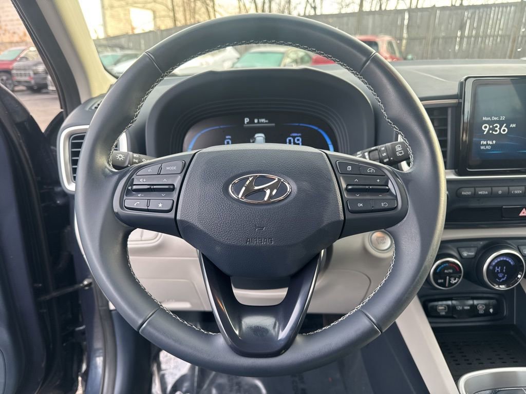 Used 2023 Hyundai Venue Limited w/ Cargo Package image 21