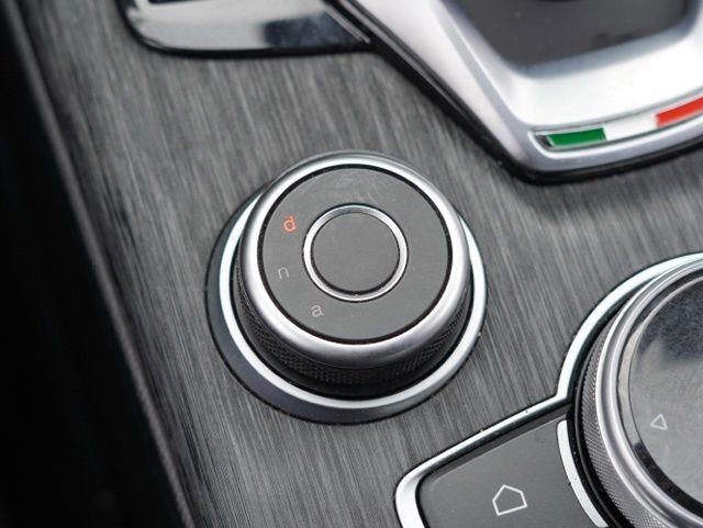 Used 2023 Alfa Romeo Giulia Sprint image 32