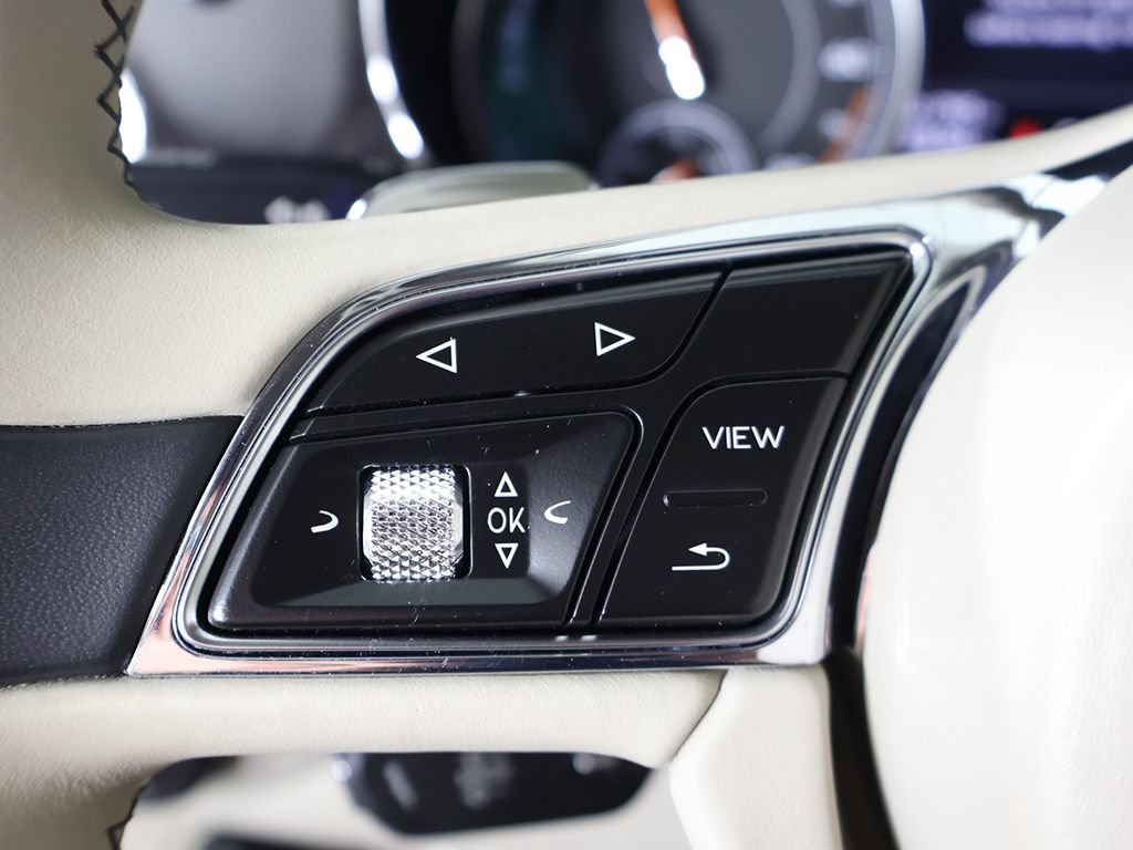 Used 2020 Bentley Bentayga Plug-In Hybrid AWD/4WD image 53