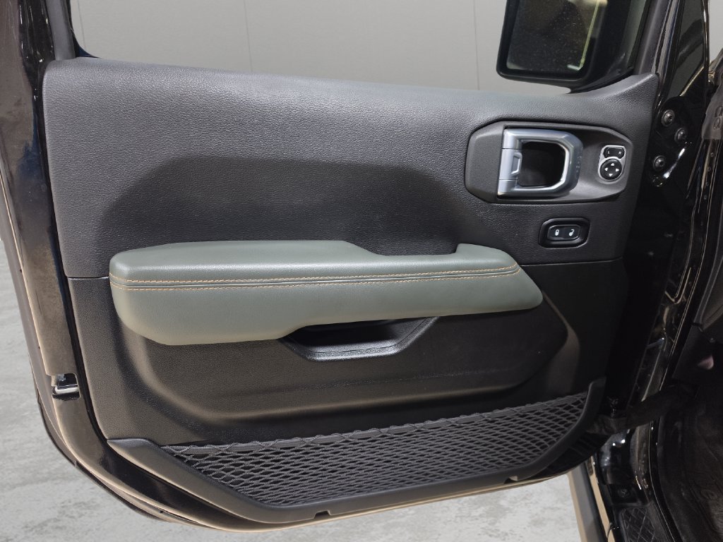 Used 2024 Jeep Gladiator Mojave AWD/4WD image 14