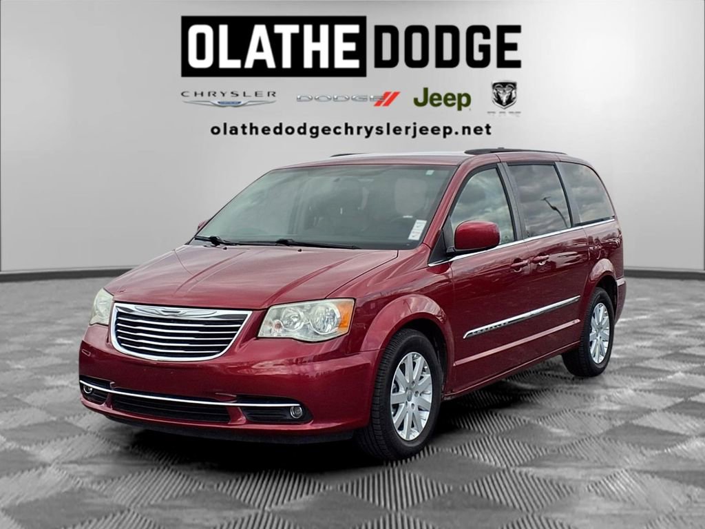 Used 2014 Chrysler Town & Country Touring image 1