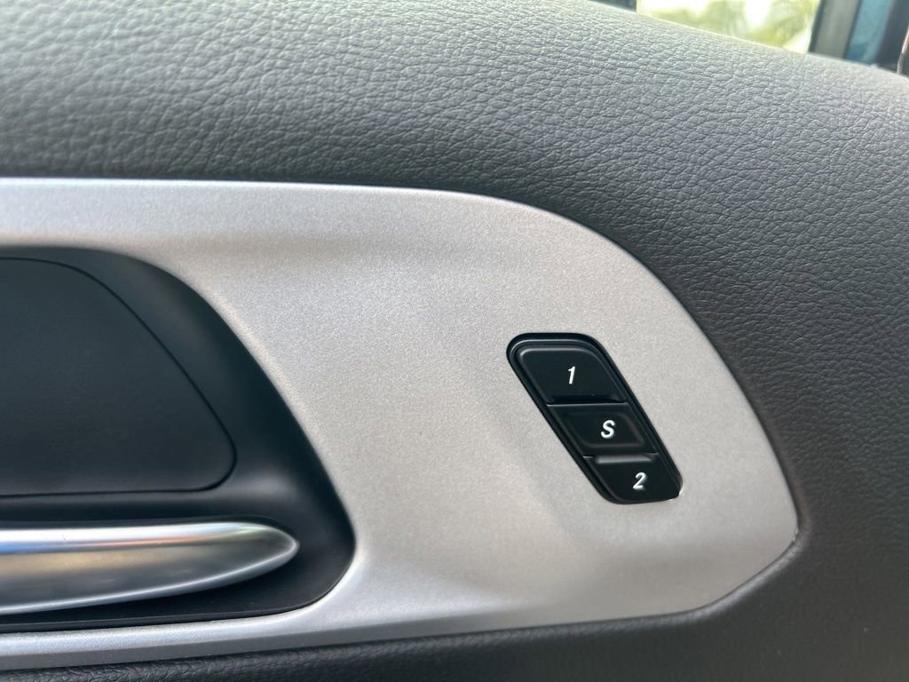 New 2025 Chrysler Pacifica Limited image 38