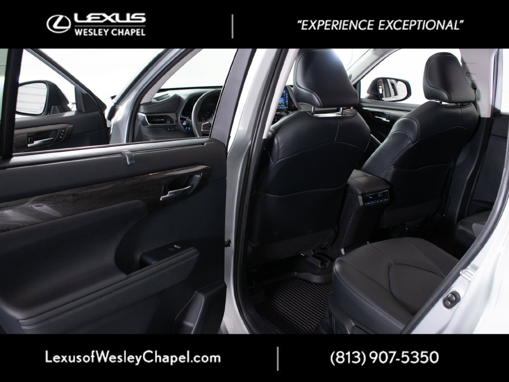 Used 2021 Toyota Highlander Limited FWD image 15