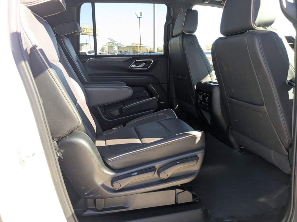 Used 2023 Chevrolet Suburban Premier image 30