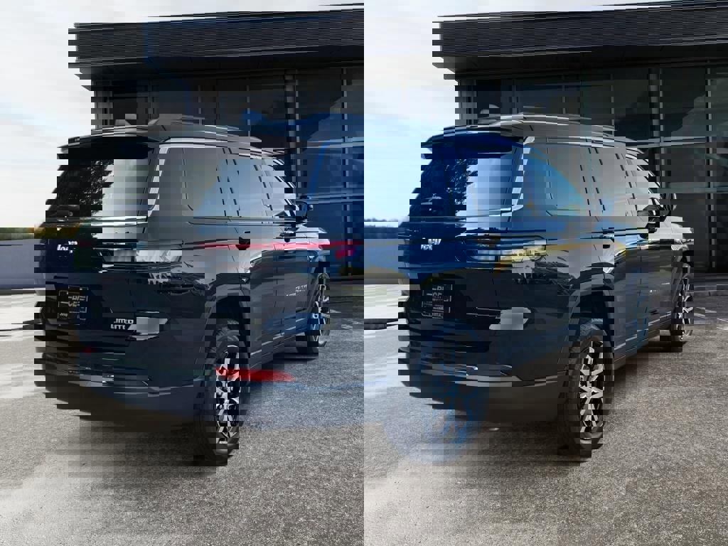 New 2025 Jeep Grand Cherokee L Limited w/ Luxury Tech Group II image 7