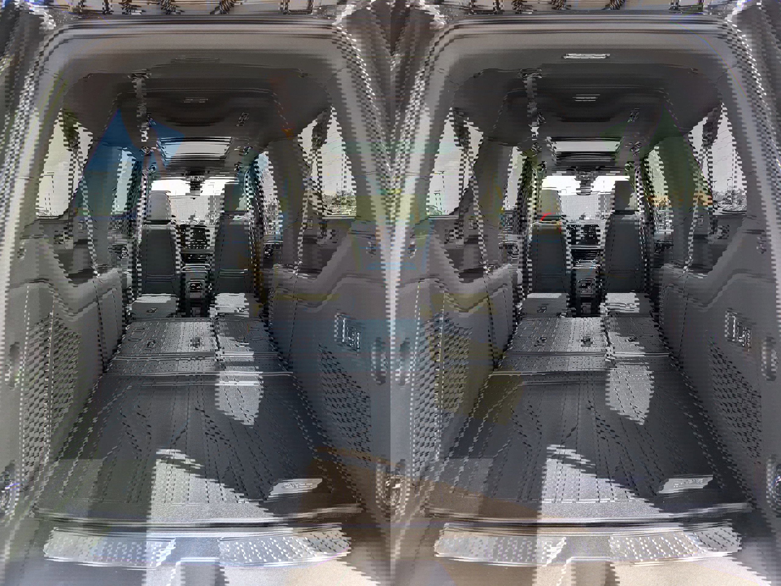 New 2026 Chevrolet Suburban RST image 37