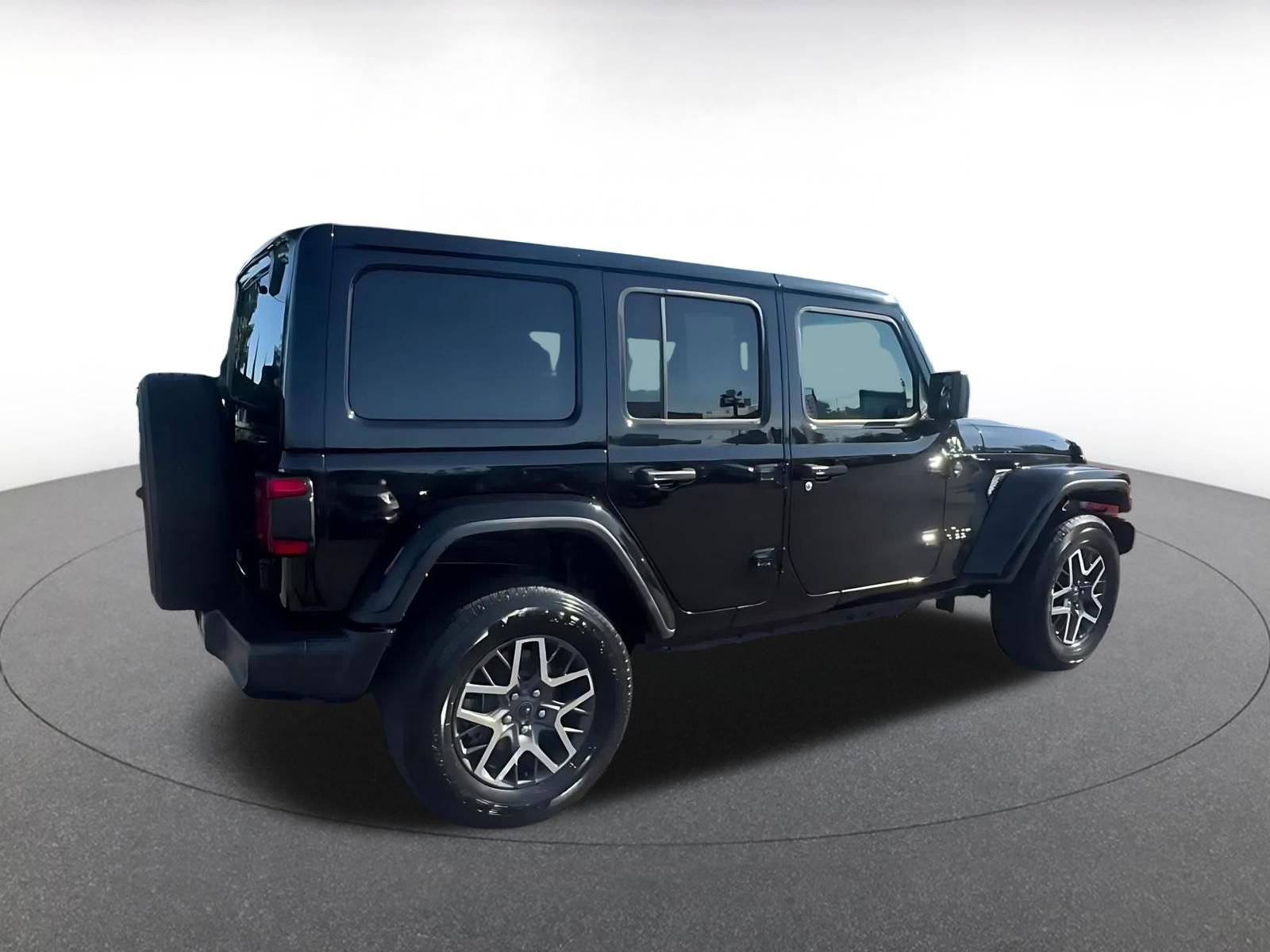 Used 2025 Jeep Wrangler Unlimited Sahara AWD/4WD image 15