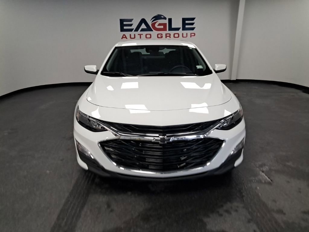Used 2025 Chevrolet Malibu RS FWD image 3