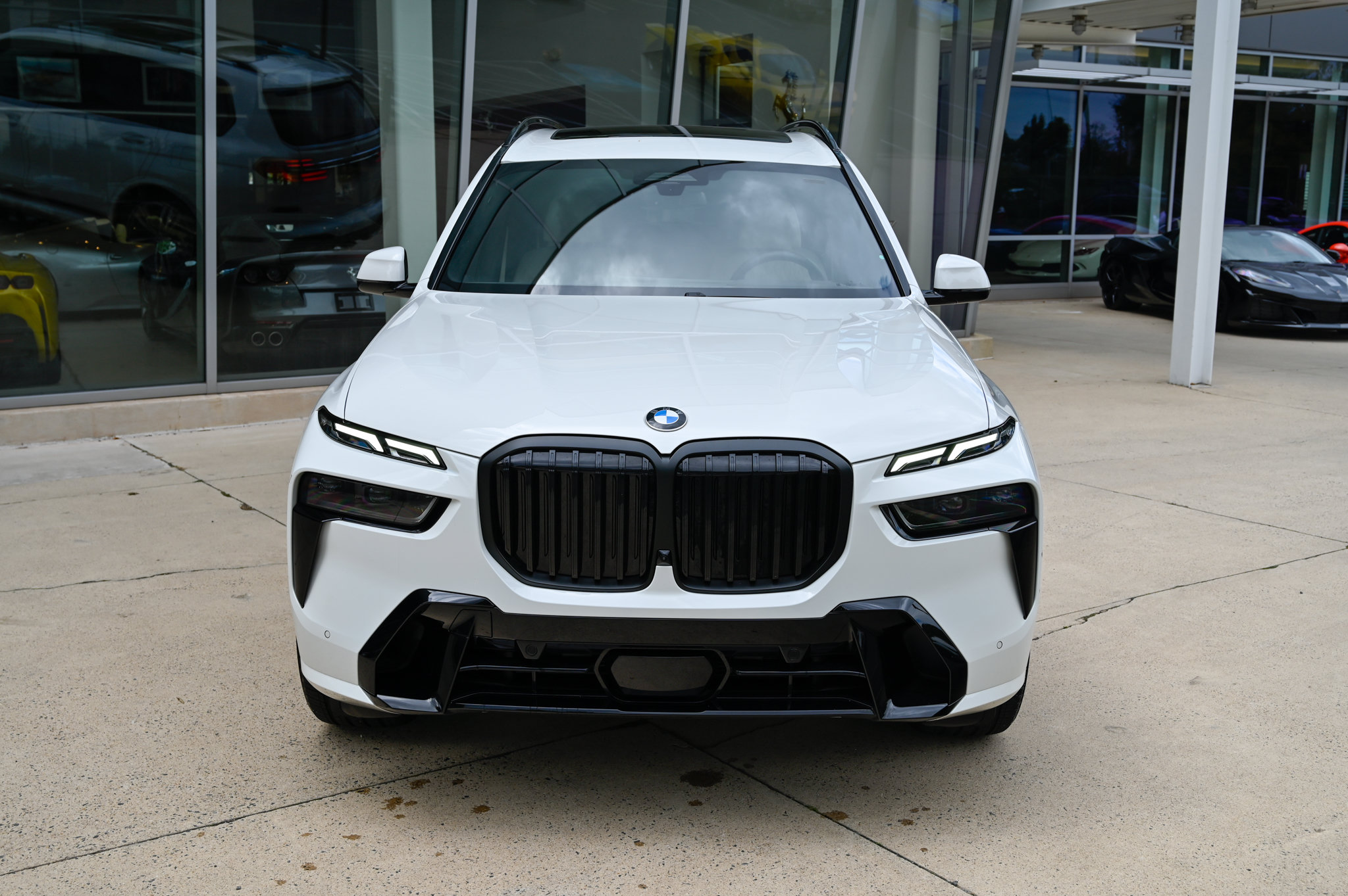 Used 2023 BMW X7 xDrive40i w/ Executive Package AWD/4WD image 2