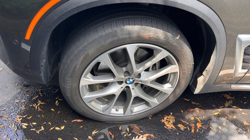 Used 2024 BMW X5 xDrive40i w/ Premium Package AWD/4WD image 11