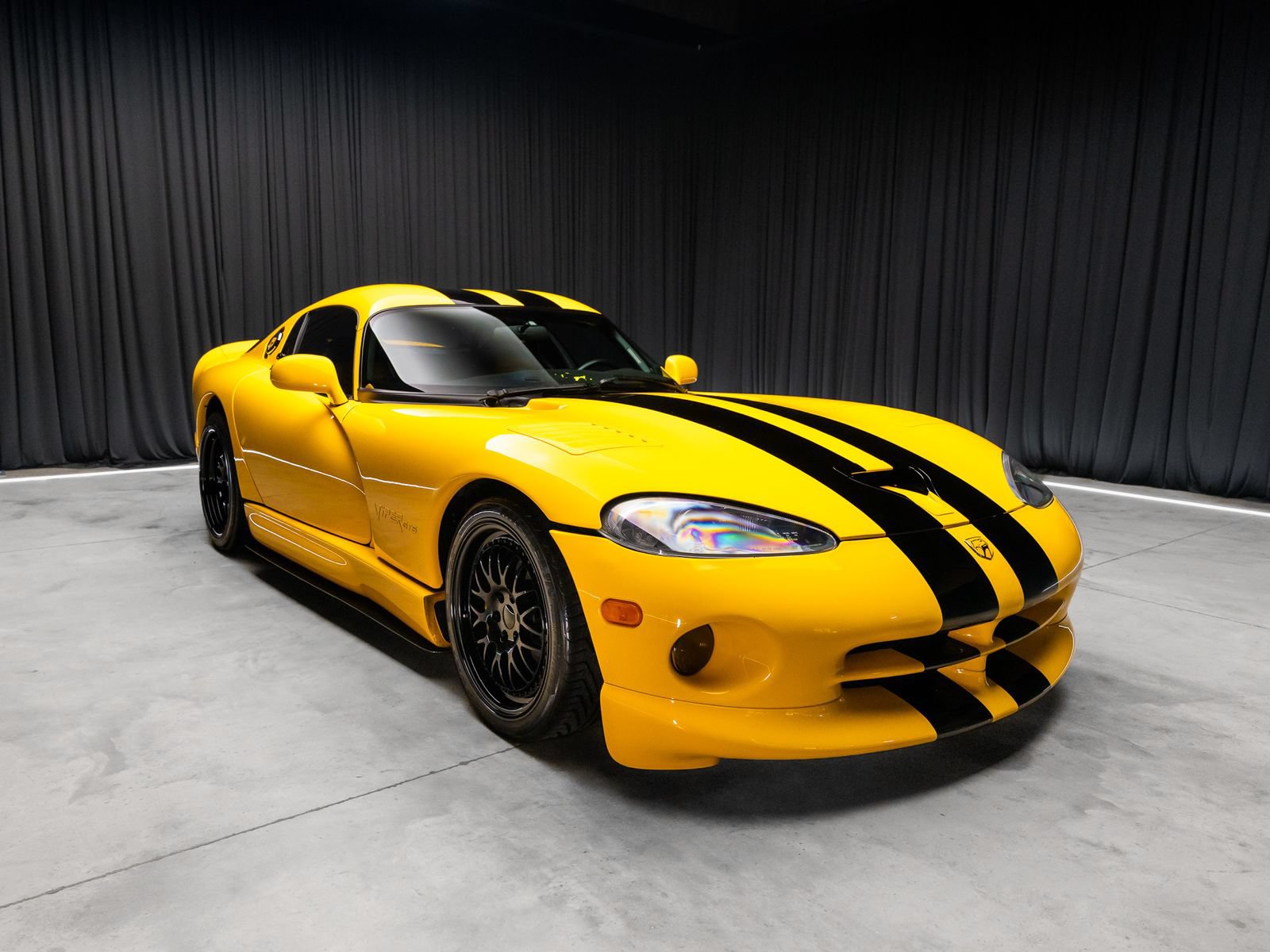 Used 2001 Dodge Viper GTS RWD image 10