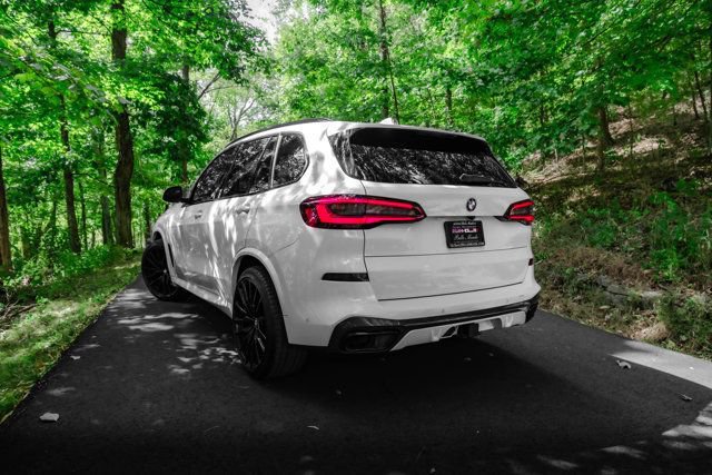 Used 2022 BMW X5 xDrive40i w/ M Sport Package AWD/4WD image 2