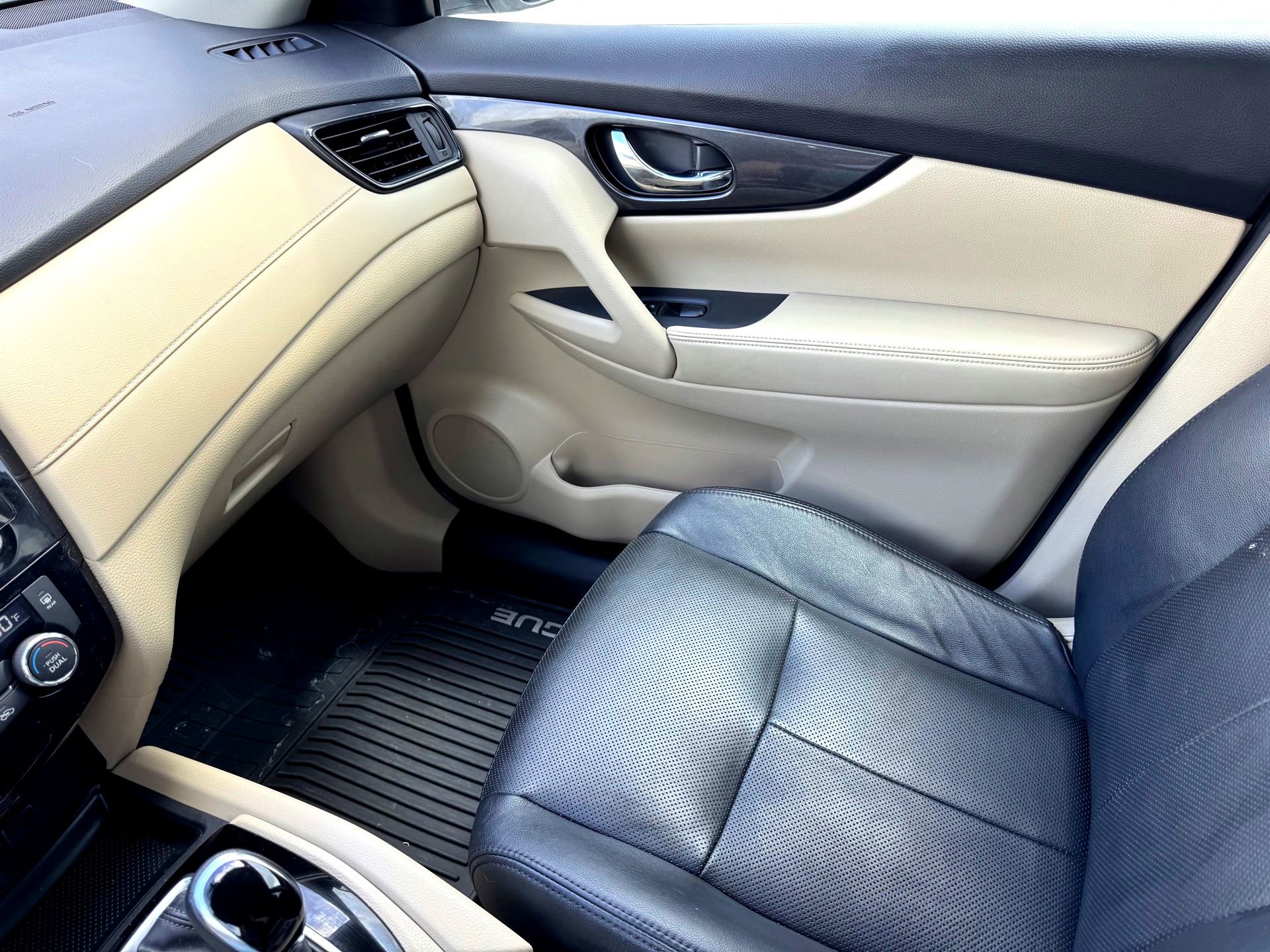 Used 2017 Nissan Rogue SV FWD image 30