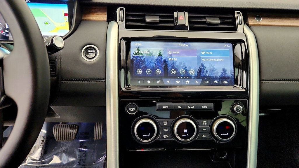 Used 2018 Land Rover Discovery HSE AWD/4WD image 18
