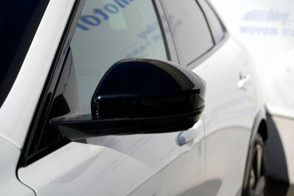 Used 2022 Jaguar F-PACE SVR image 10