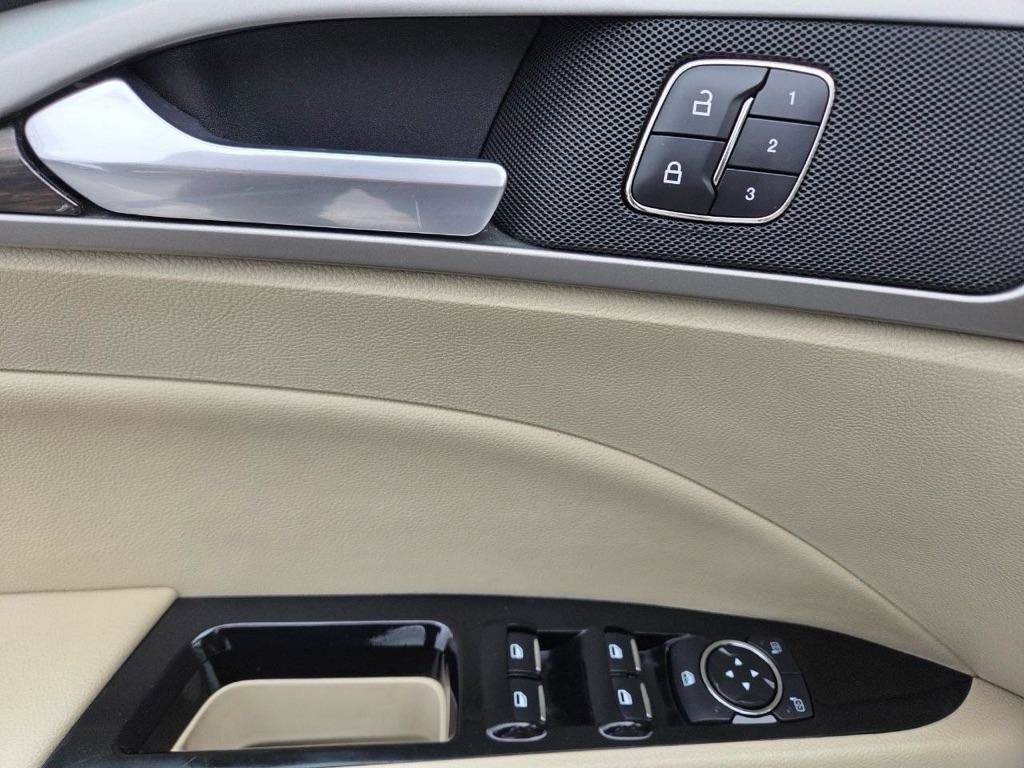 Used 2013 Ford Fusion SE FWD image 20