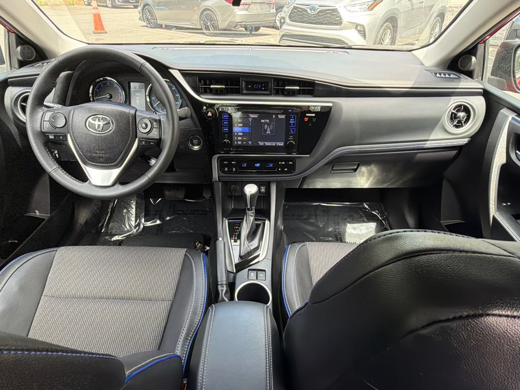 Used 2017 Toyota Corolla SE w/ SE Premium Package FWD image 16