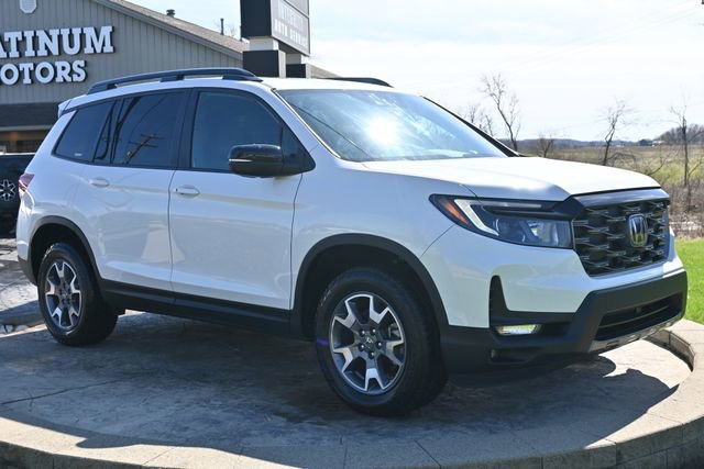 Used 2023 Honda Passport TrailSport image 3