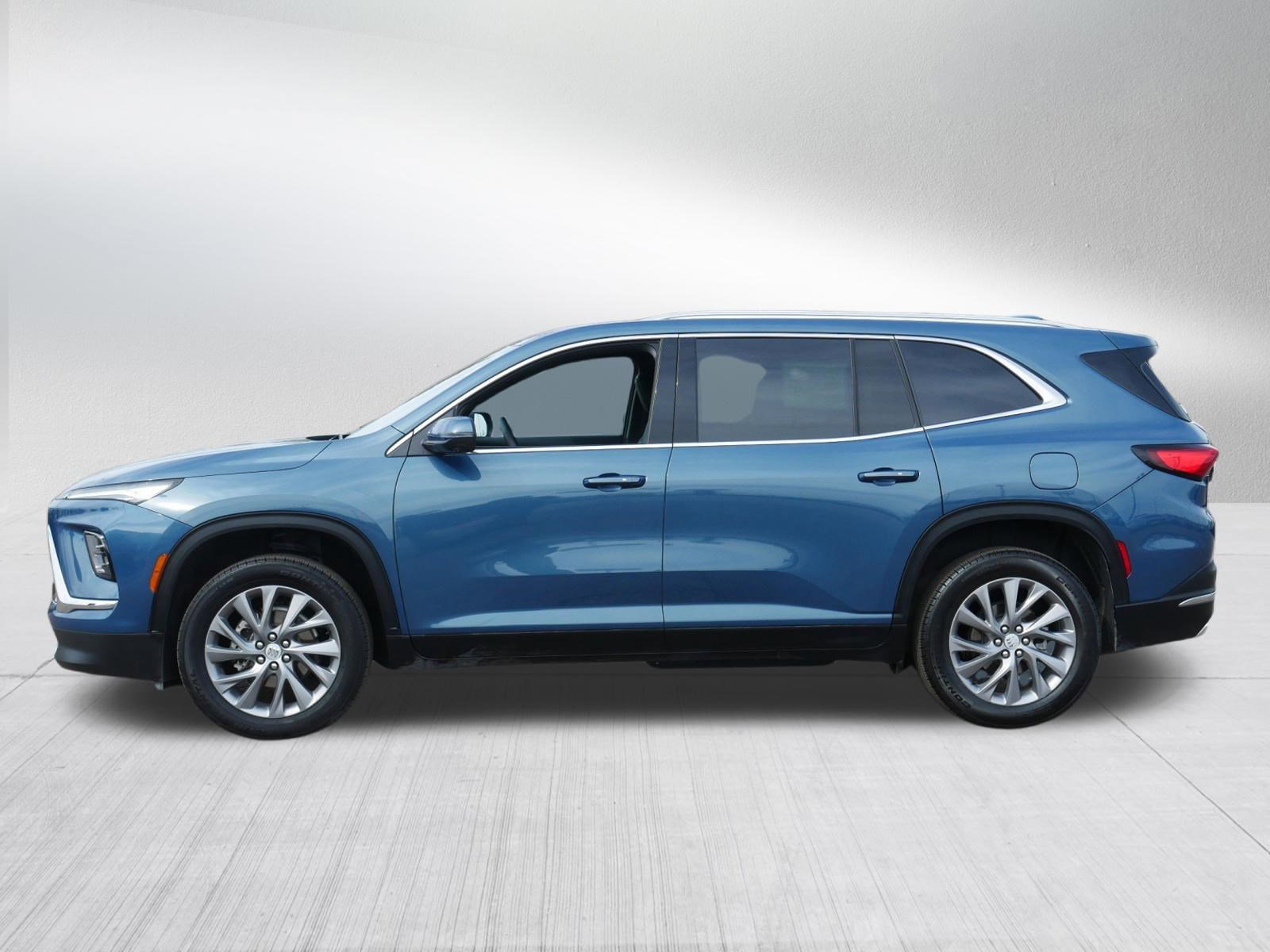 Used 2025 Buick Enclave Preferred image 4