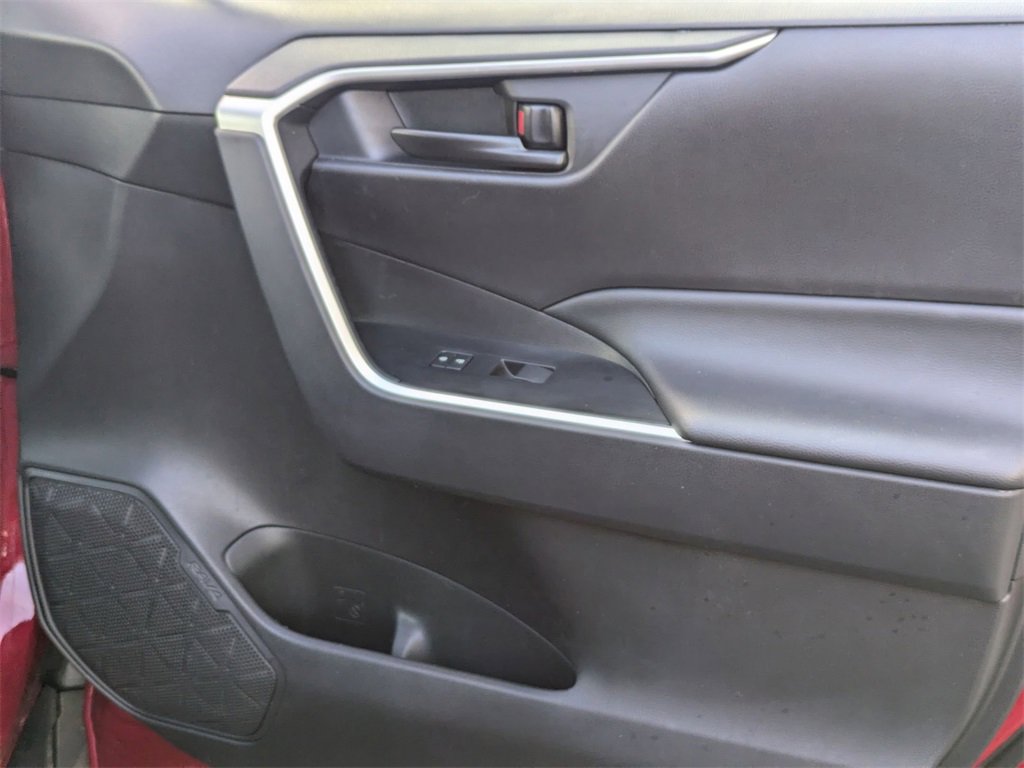 Used 2025 Toyota RAV4 LE image 33
