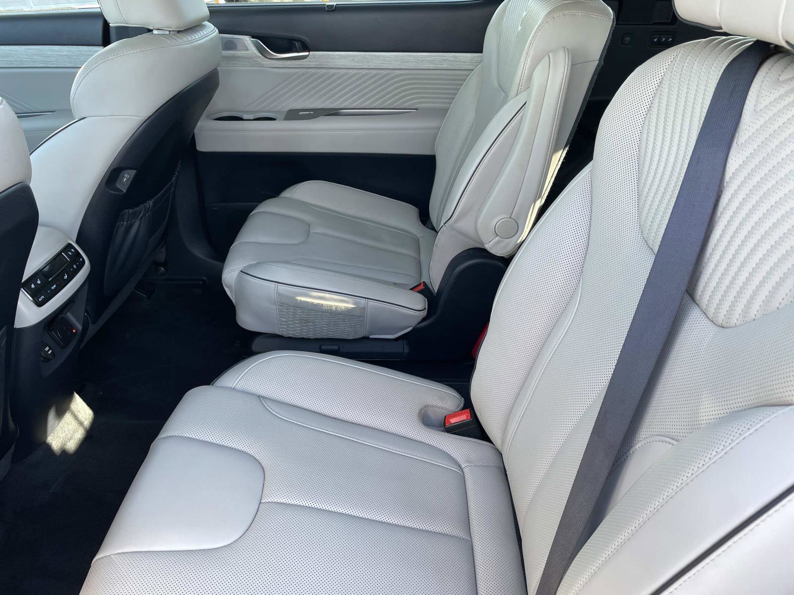 Used 2024 Hyundai Palisade Calligraphy image 25