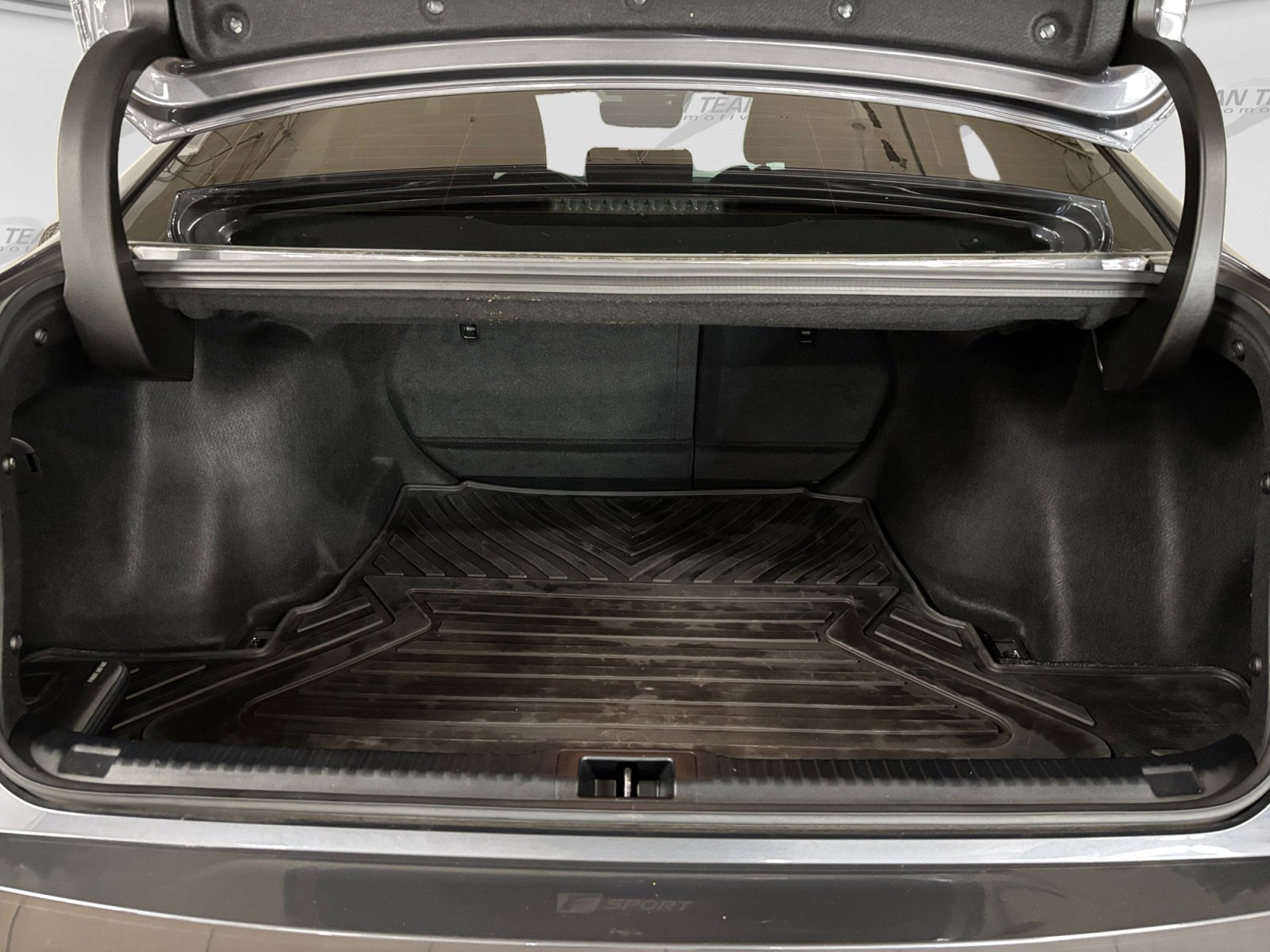 Used 2024 Lexus IS 500 RWD image 17