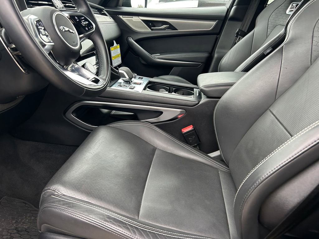 Used 2024 Jaguar F-PACE R-Dynamic S image 11