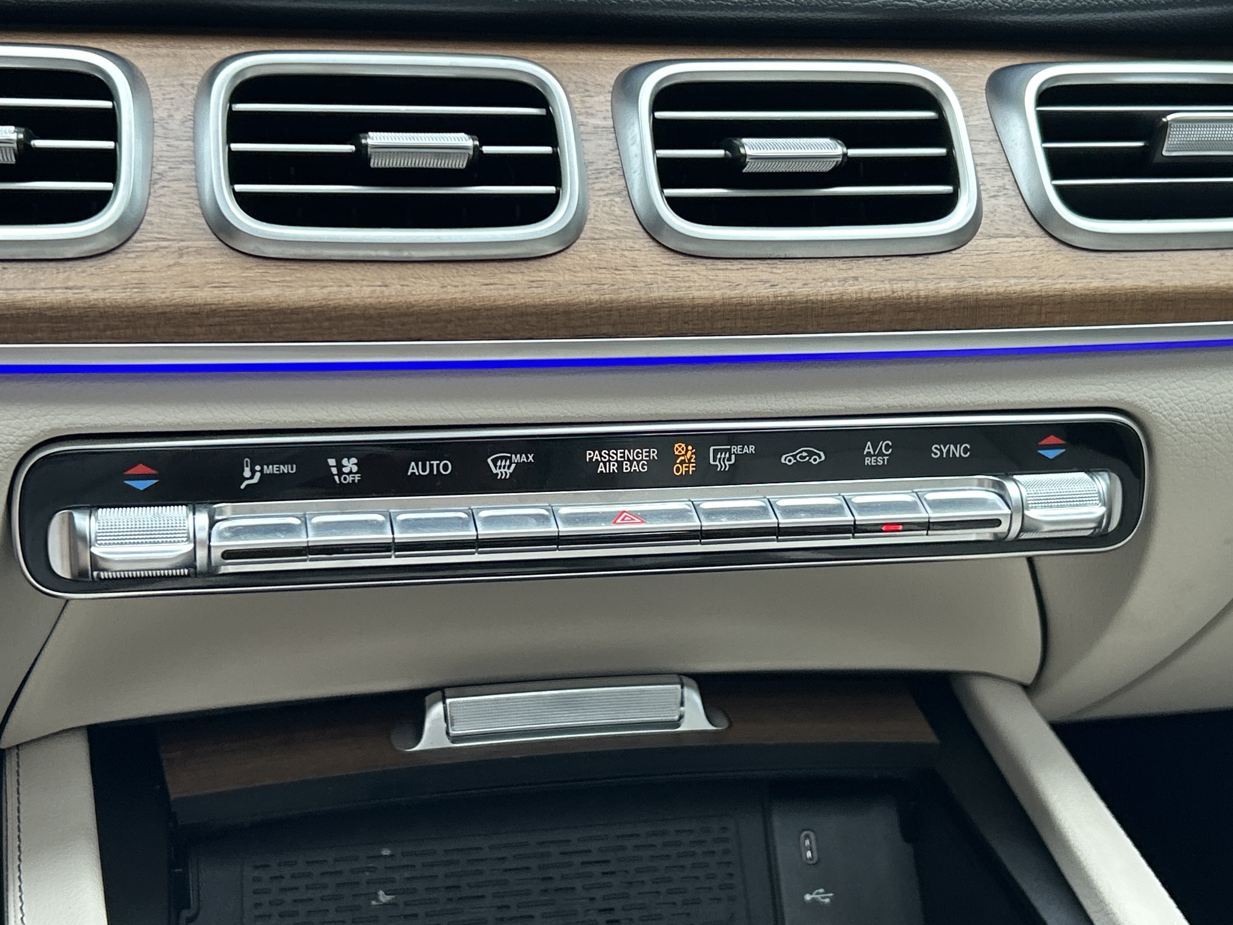 Certified 2025 Mercedes-Benz GLE 350 4MATIC w/ AMG Line Exterior image 33