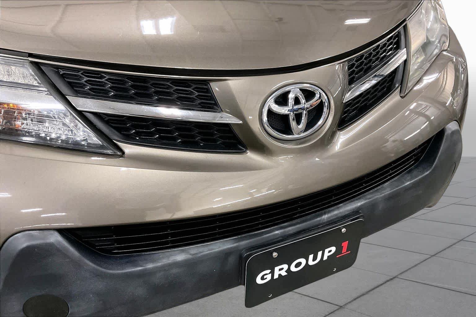Used 2015 Toyota RAV4 XLE AWD/4WD image 29
