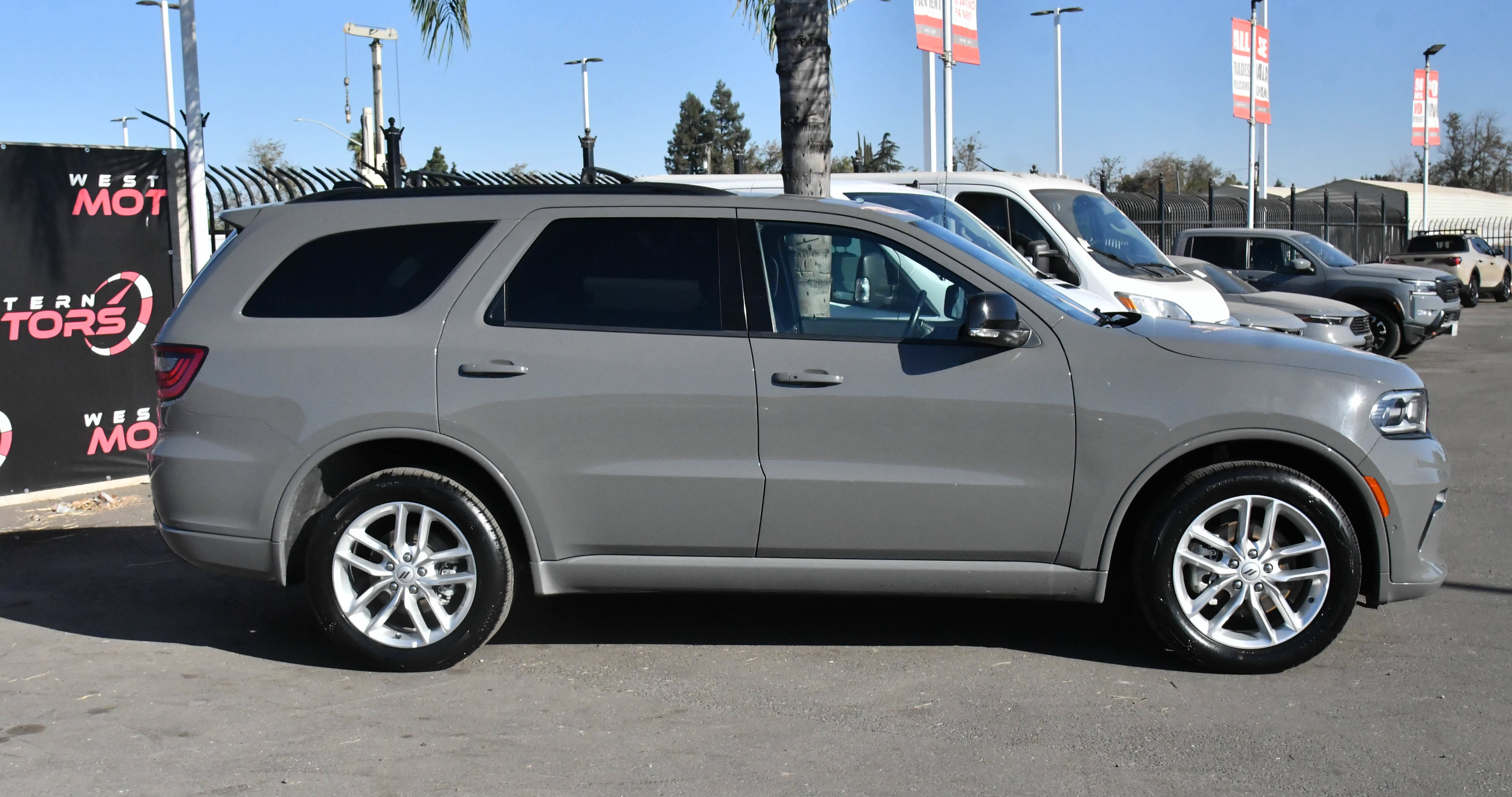 Used 2025 Dodge Durango GT AWD/4WD image 9