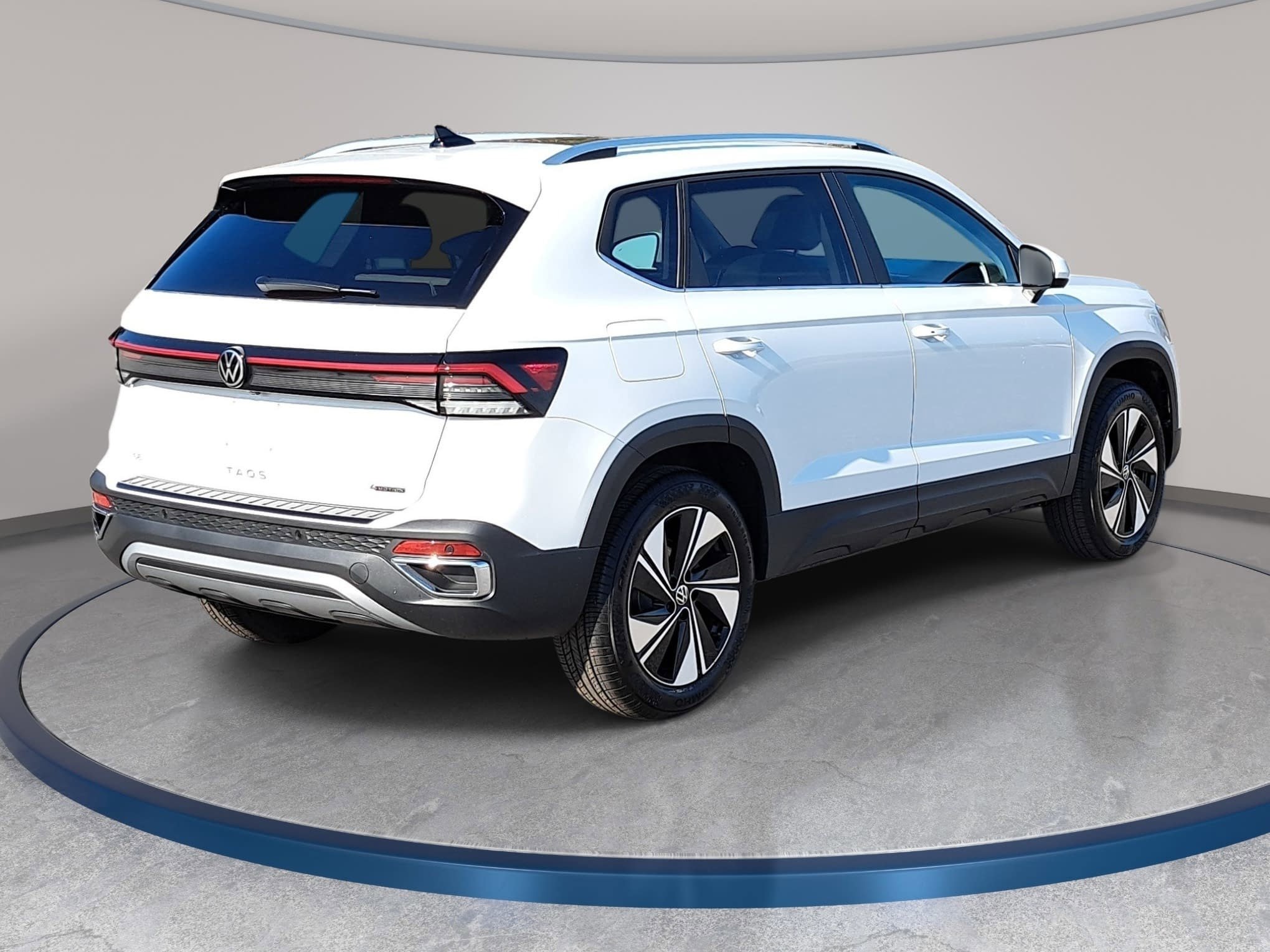New 2026 Volkswagen Taos SE image 5