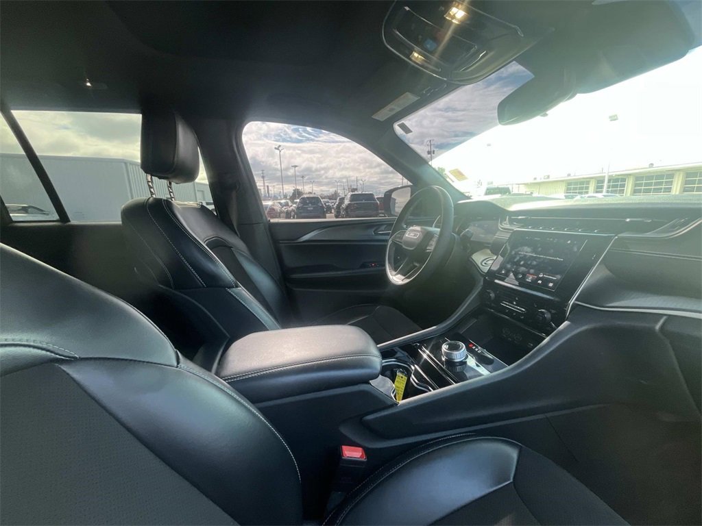 Used 2023 Jeep Grand Cherokee Altitude image 19