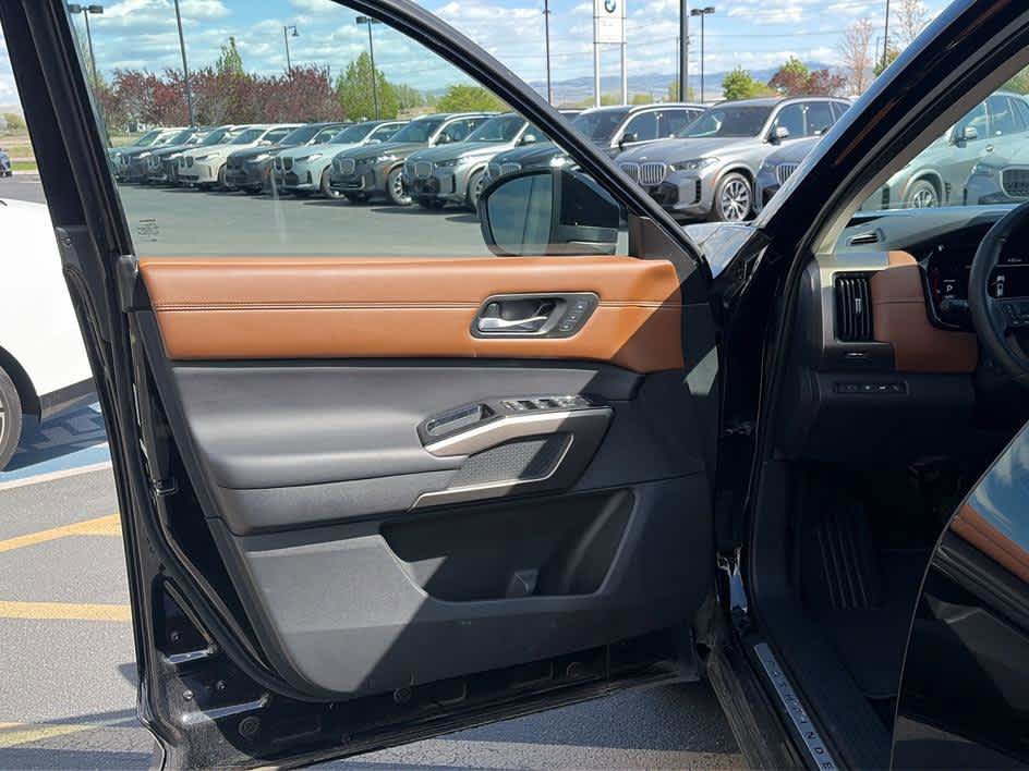 Used 2024 Nissan Pathfinder Platinum AWD/4WD image 13