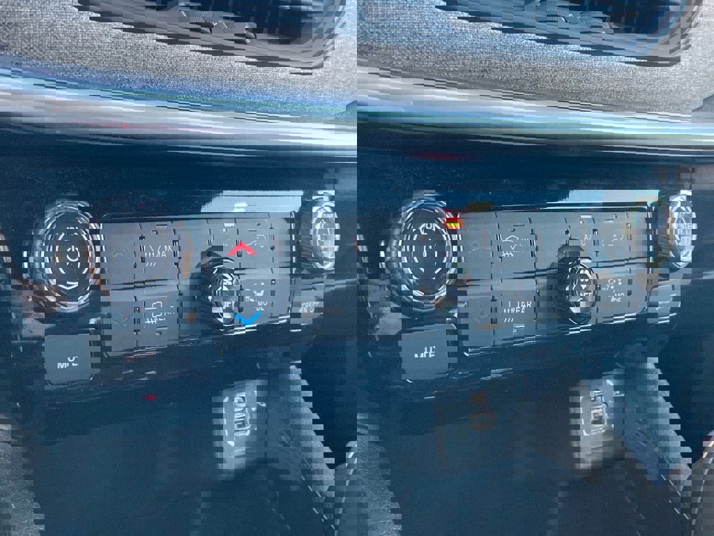 Used 2025 Jeep Compass Latitude image 24