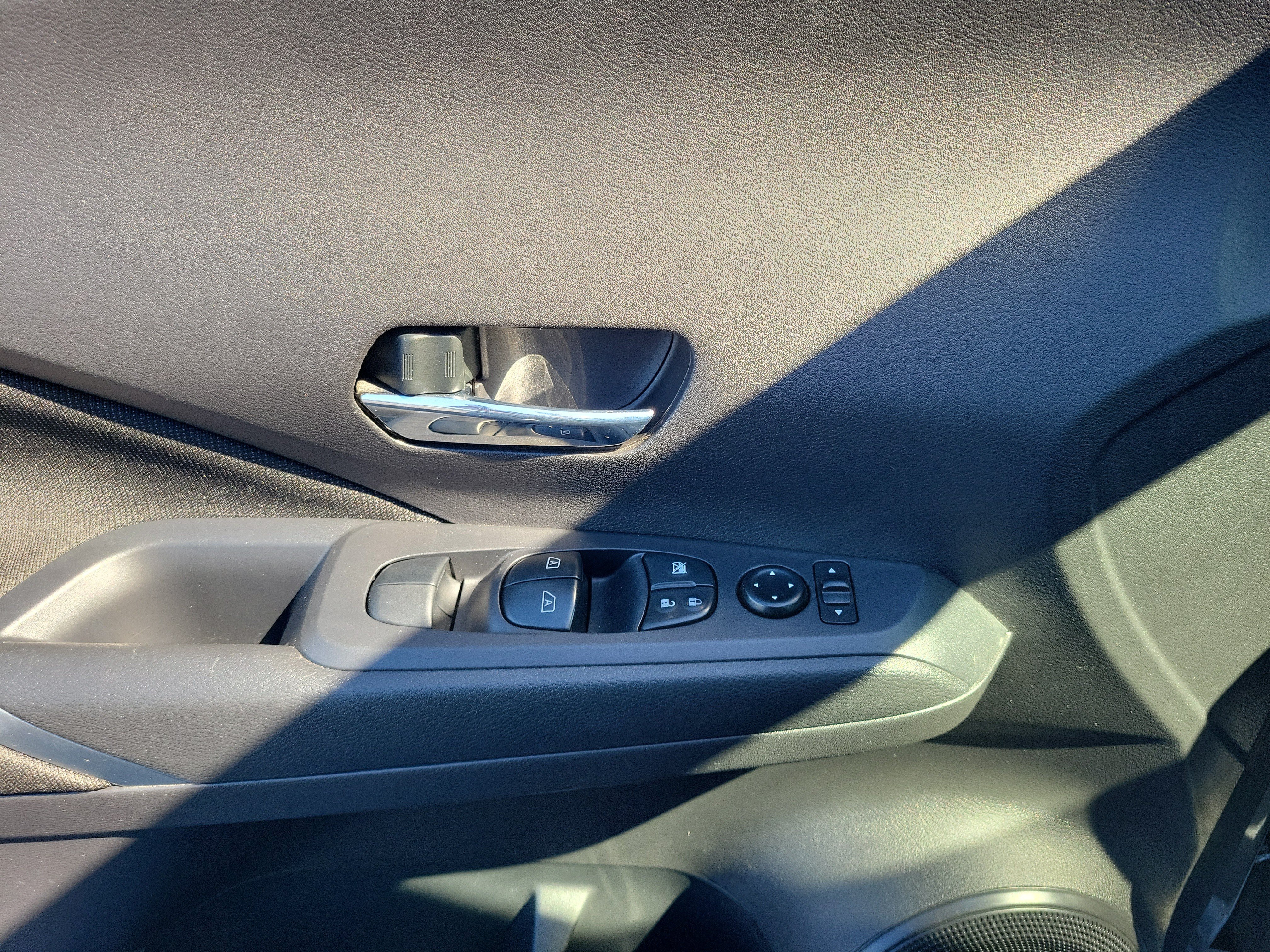 Certified 2023 Nissan Kicks SV FWD image 17