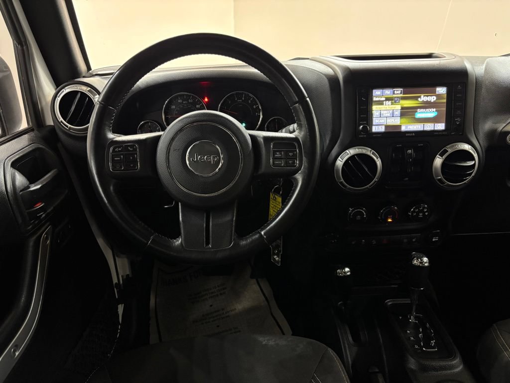 Used 2017 Jeep Wrangler Unlimited Sahara w/ Connectivity Group AWD/4WD image 18