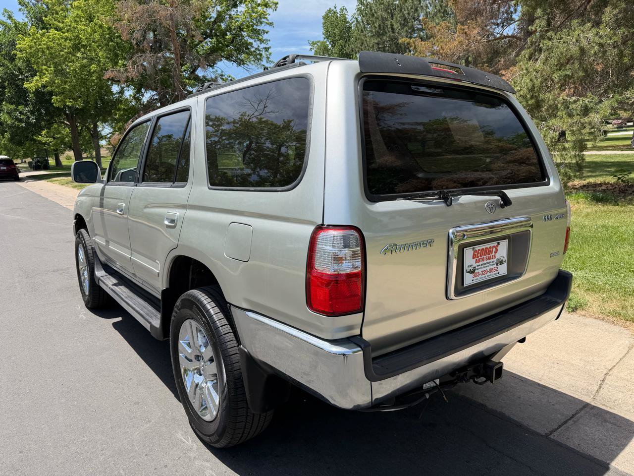 Used 2002 Toyota 4Runner SR5 AWD/4WD image 3